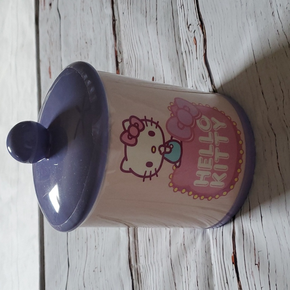 🆕️ RARE AND CUTE SANRIO HELLO KITTY CANISTER/COOKIE JAR 💜💗
